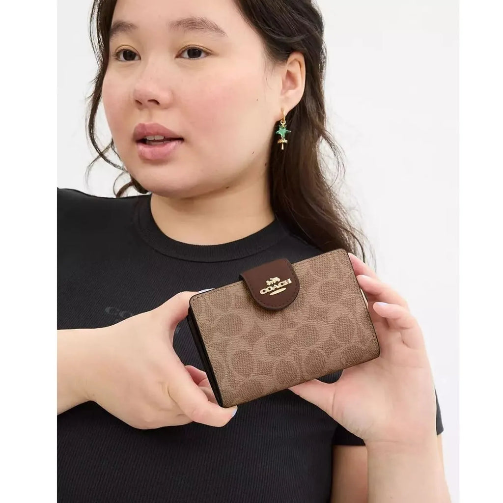 COACH Women’s Signature Canvas Medium Corner Zip Wallet CW786