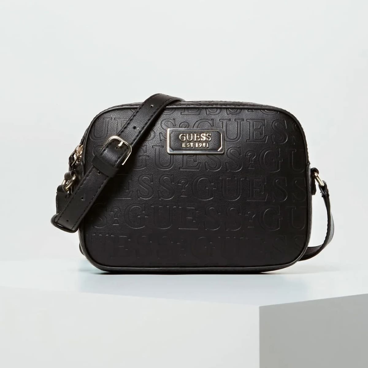 Guess Black Women Crossbody Bag Hwvd66 91120Bla