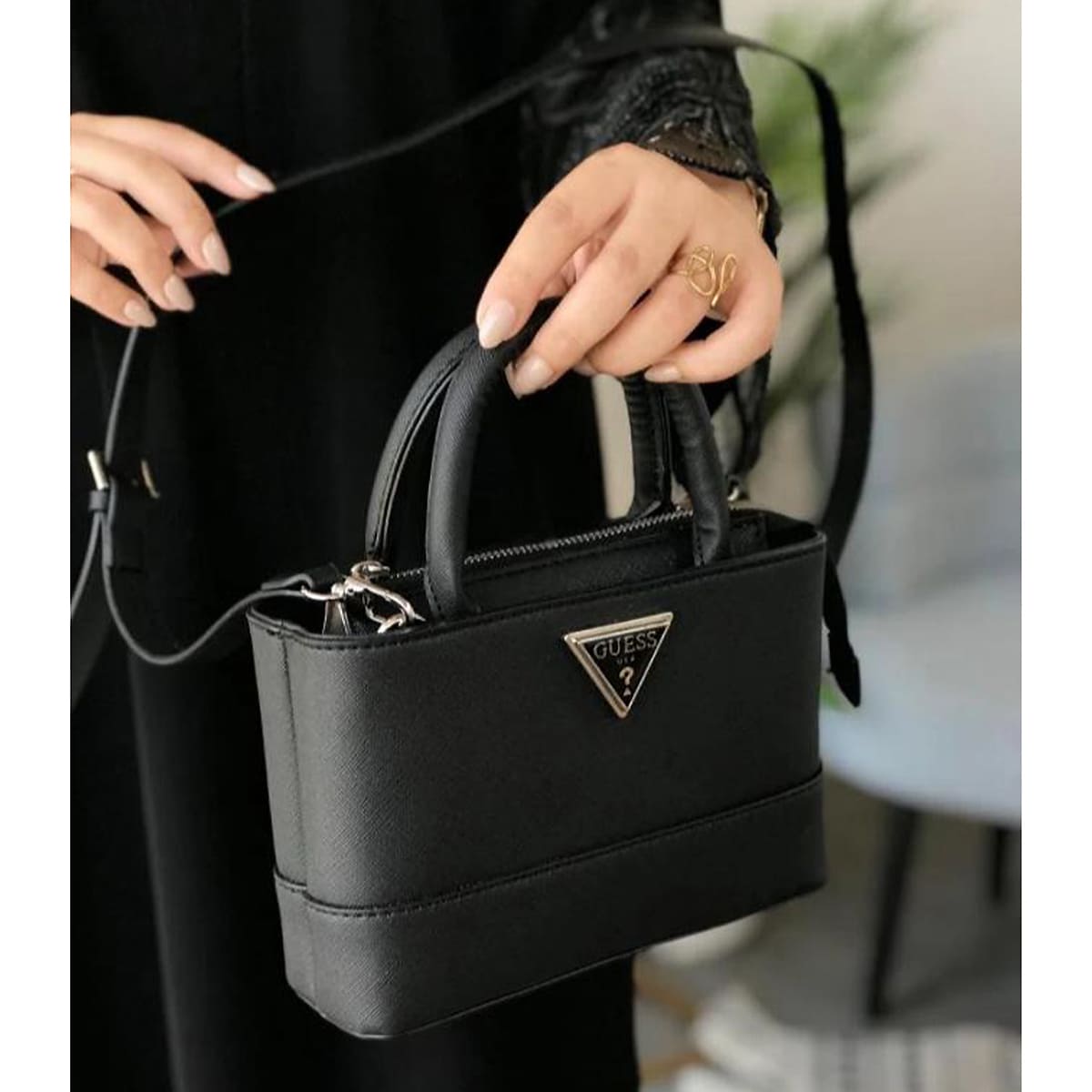 Guess Black Women Crossbody Hwvg81 30770 Bla