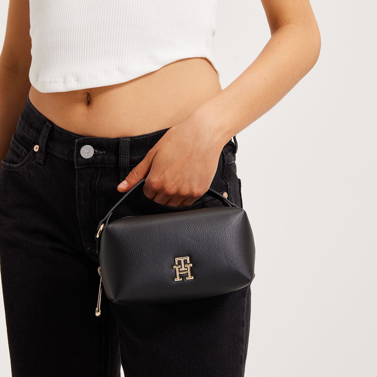 Tommy Hilfiger Black Women Hand Shoulder Bag Aw0Aw14511