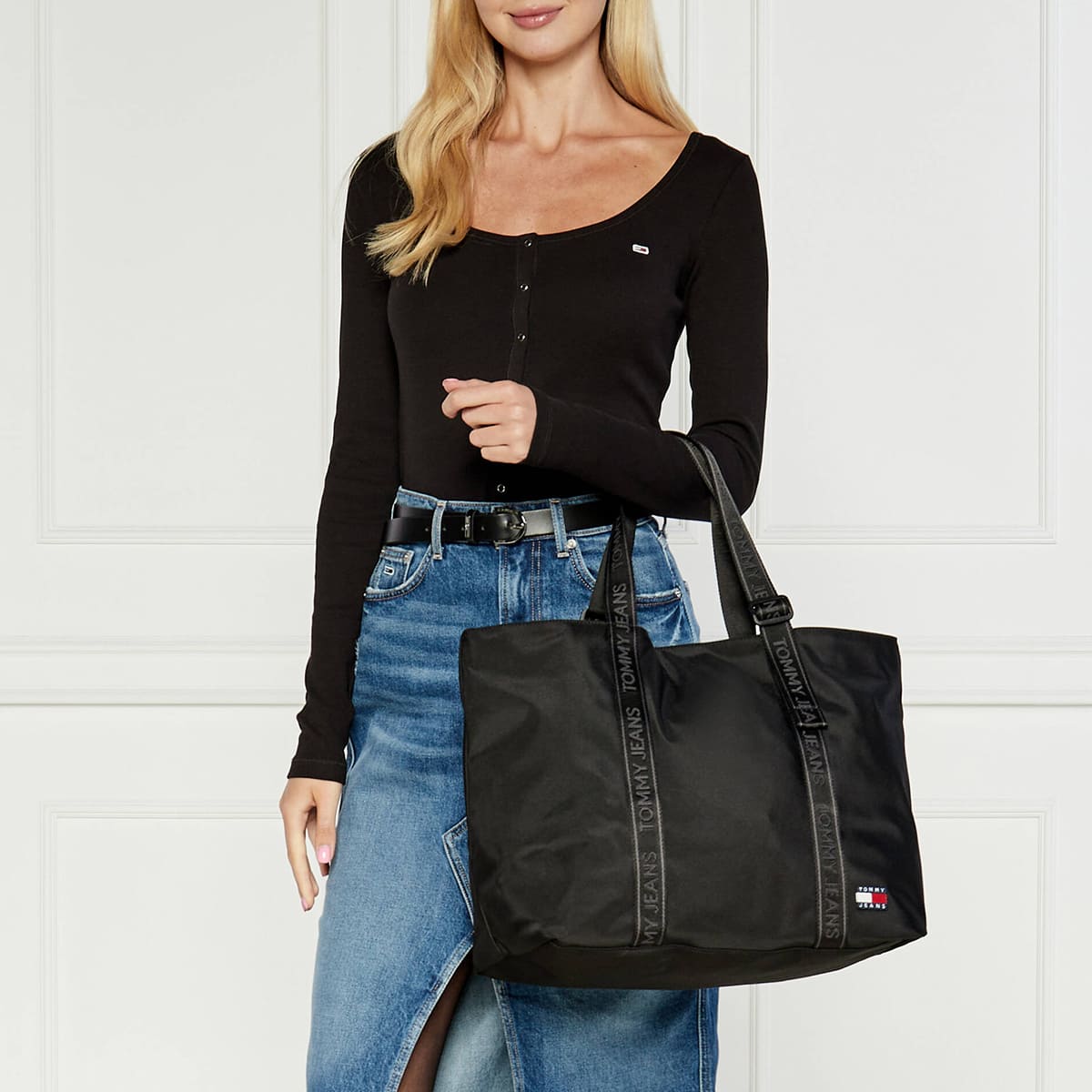 Tommy Hilfiger Black Women Handbag Aw0Aw16273 Blk