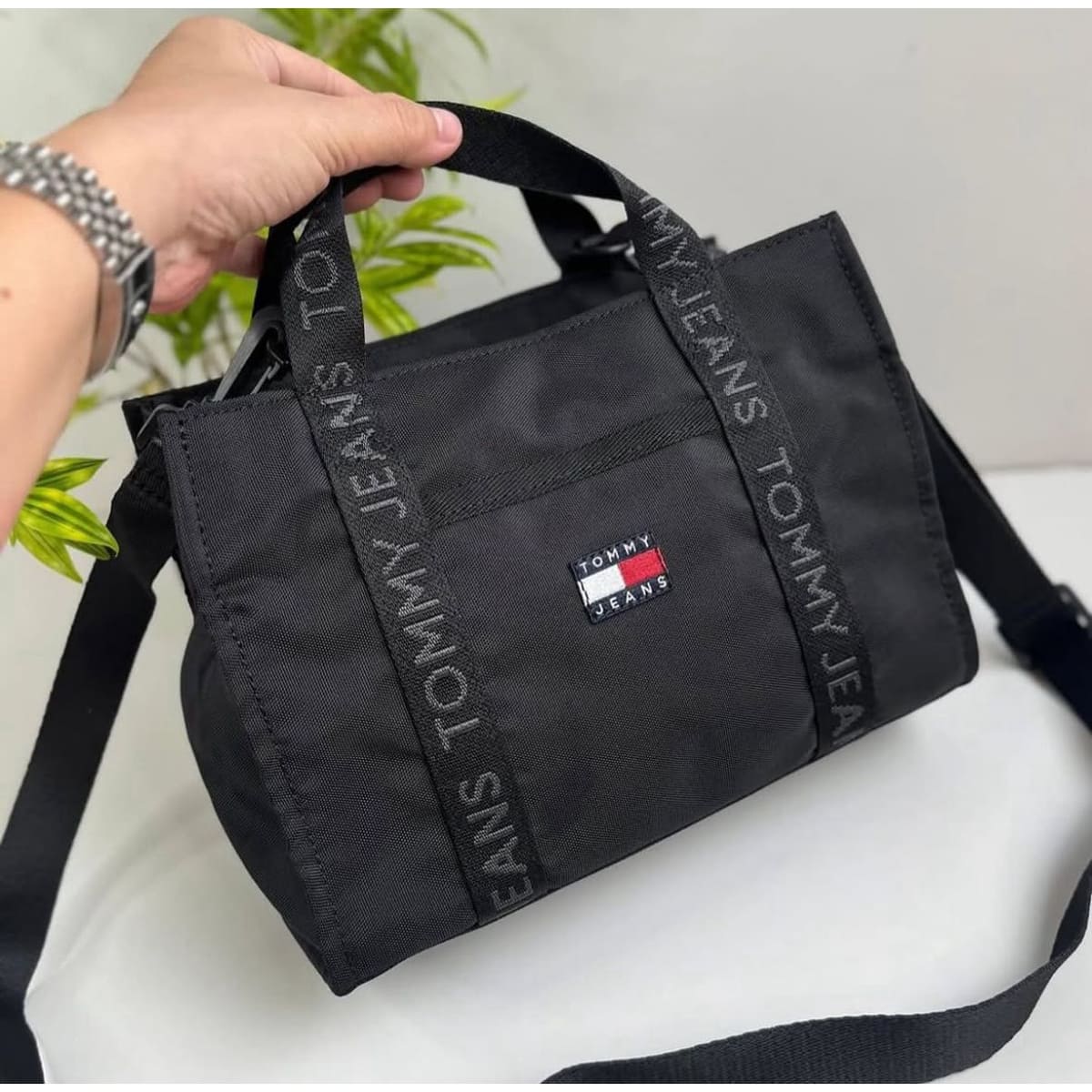 Tommy Hilfiger Black Women Handbag Aw0Aw17356