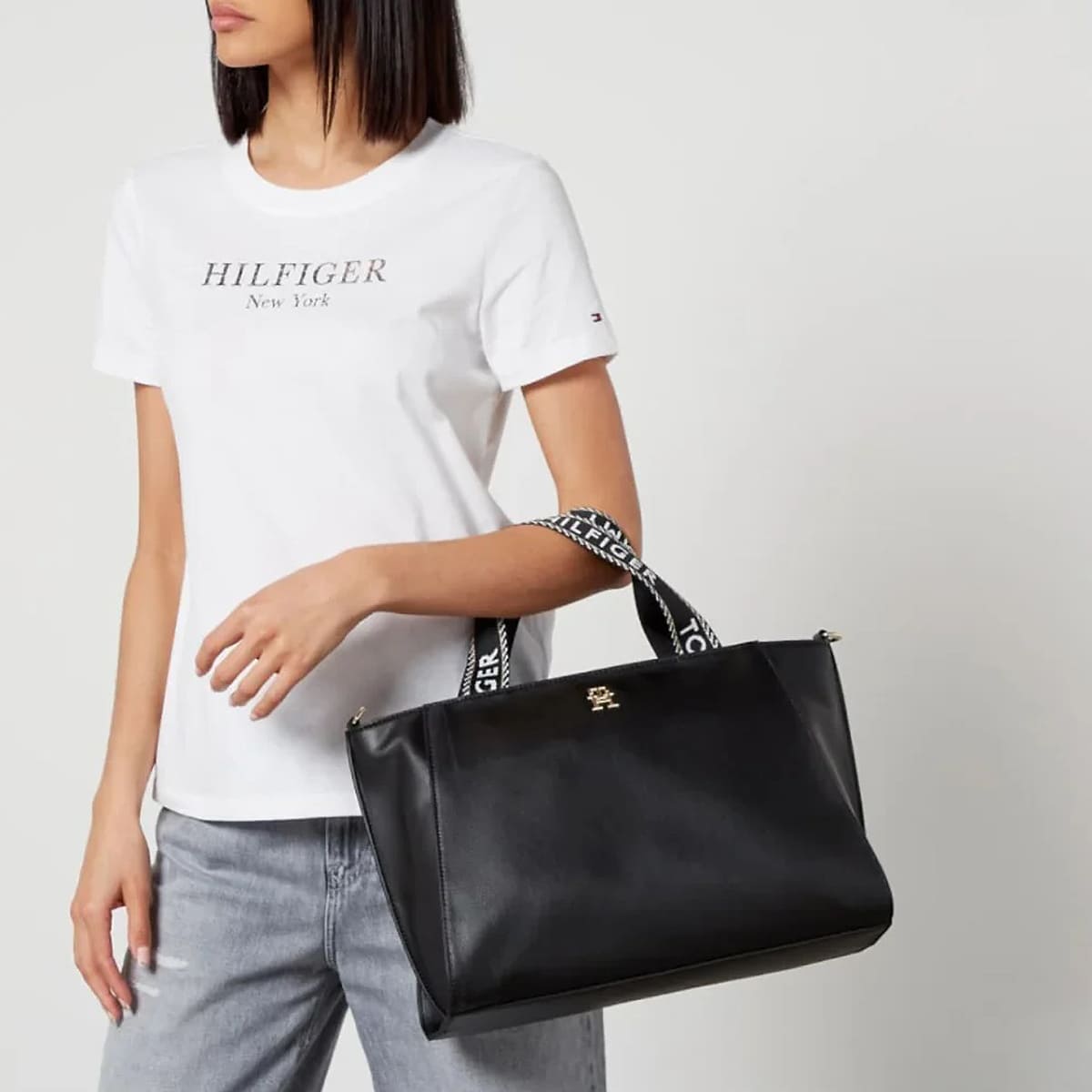 Tommy Hilfiger Black Women Handbags Aw0Aw14469 Bds