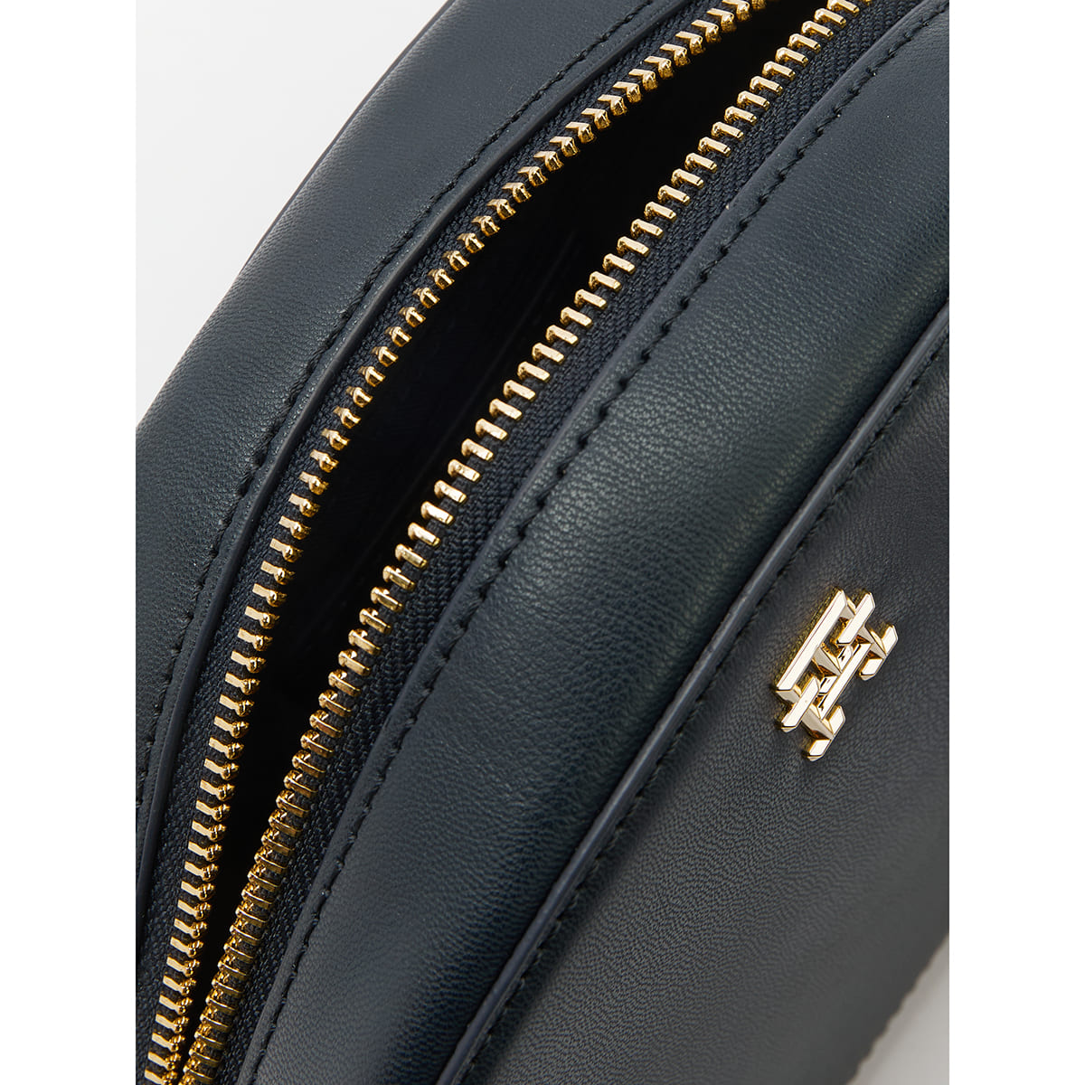 Tommy Hilfiger Blue Women Cross Body Bag Aw0Aw16682