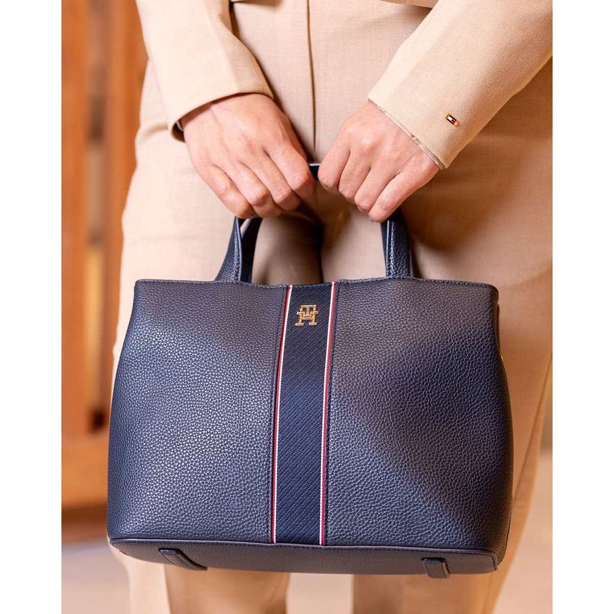 Tommy Hilfiger Blue Women Handbag Aw0Aw16873