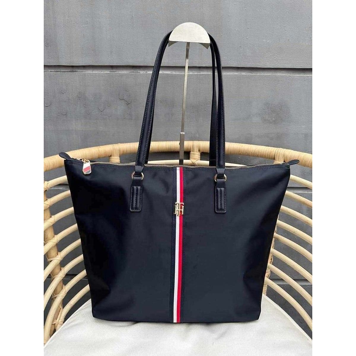 Tommy Hilfiger Navy Blue Women Handbag Aw0Aw113680Gy