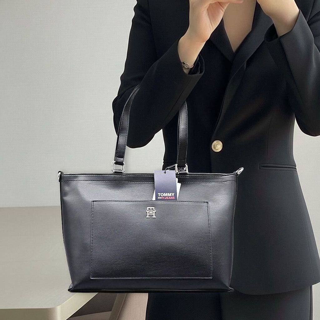 Tommy Hilfiger Black Women Handbags Aw0Aw16002